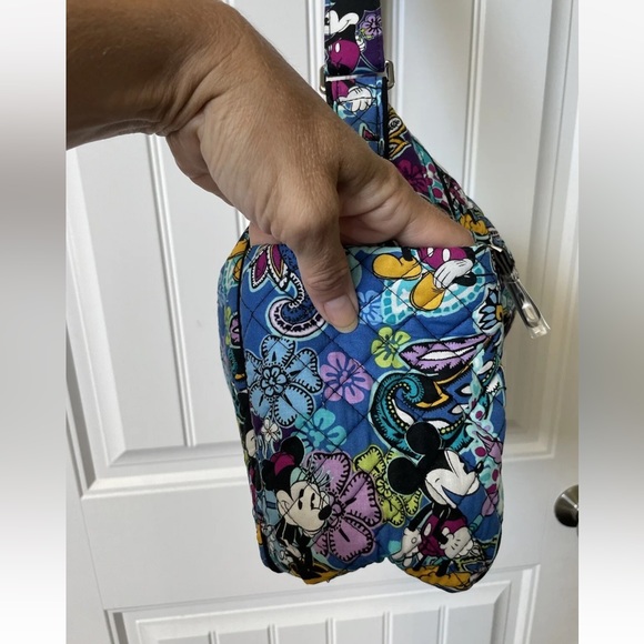 Vera Bradley DISNEY MICKEY on the go crossbody NEW - Picture 9 of 11